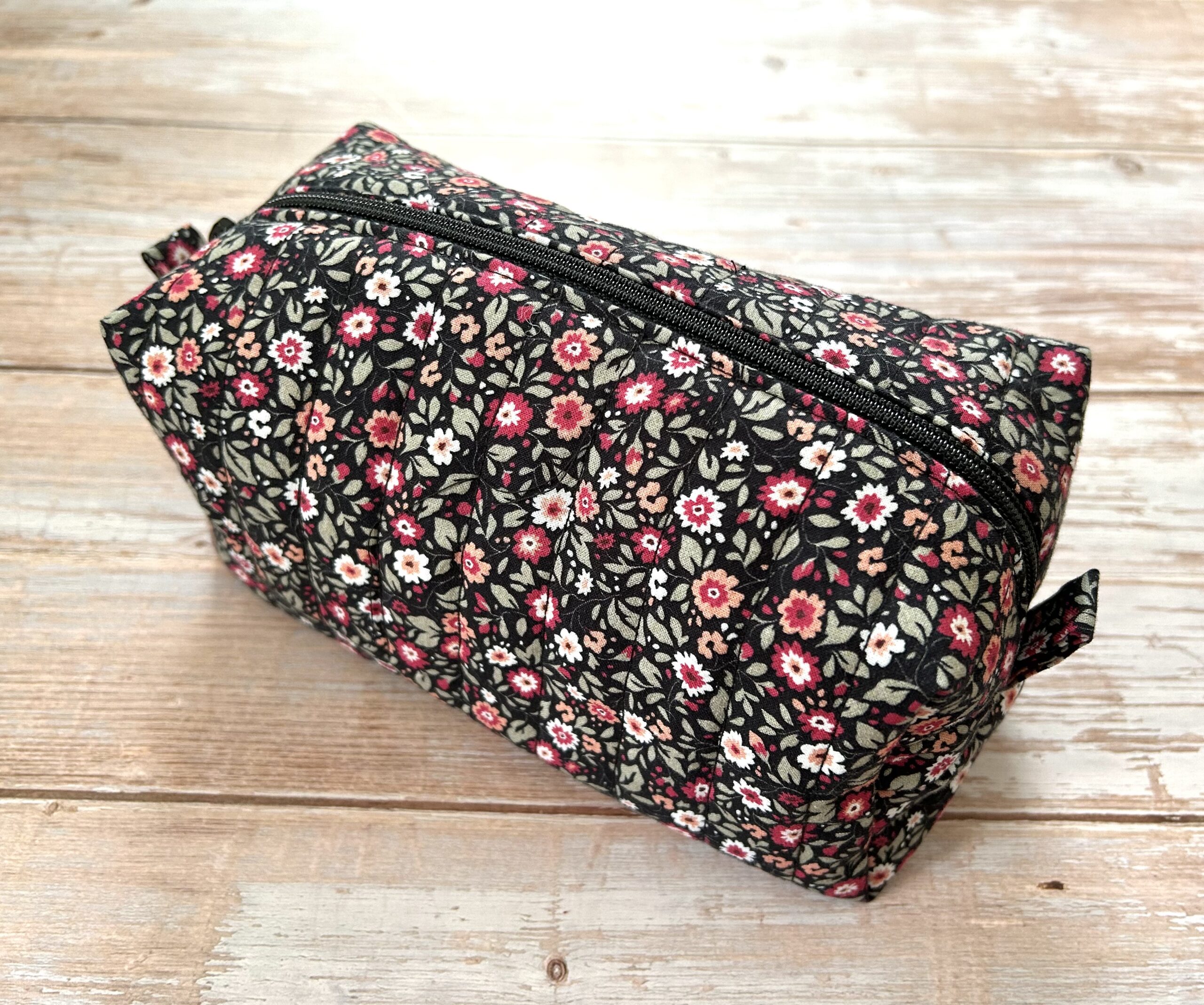 lilleline punane kosmeetikakott