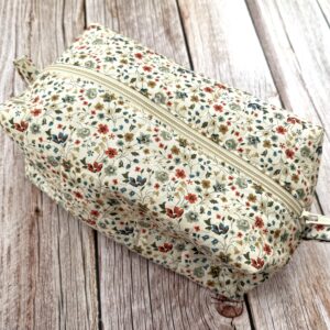 Beež lilleline kosmeetikakott