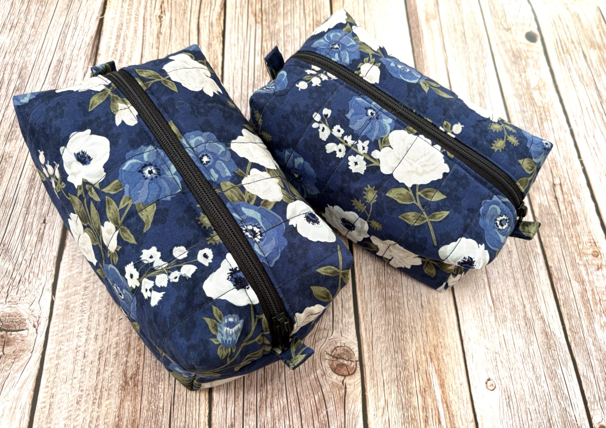 Sinine lilleline kosmeetikakott M - Image 3