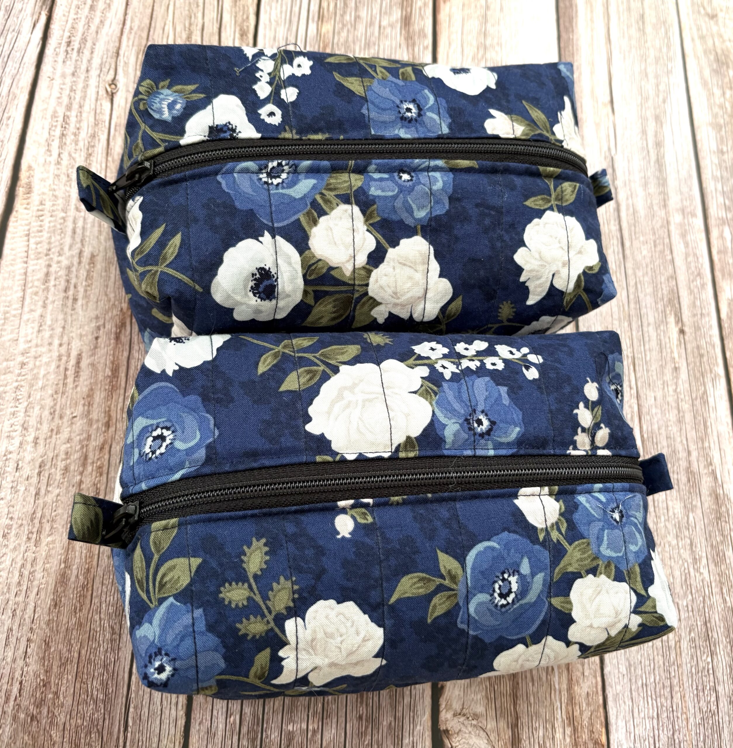 Sinine lilleline kosmeetikakott M - Image 4