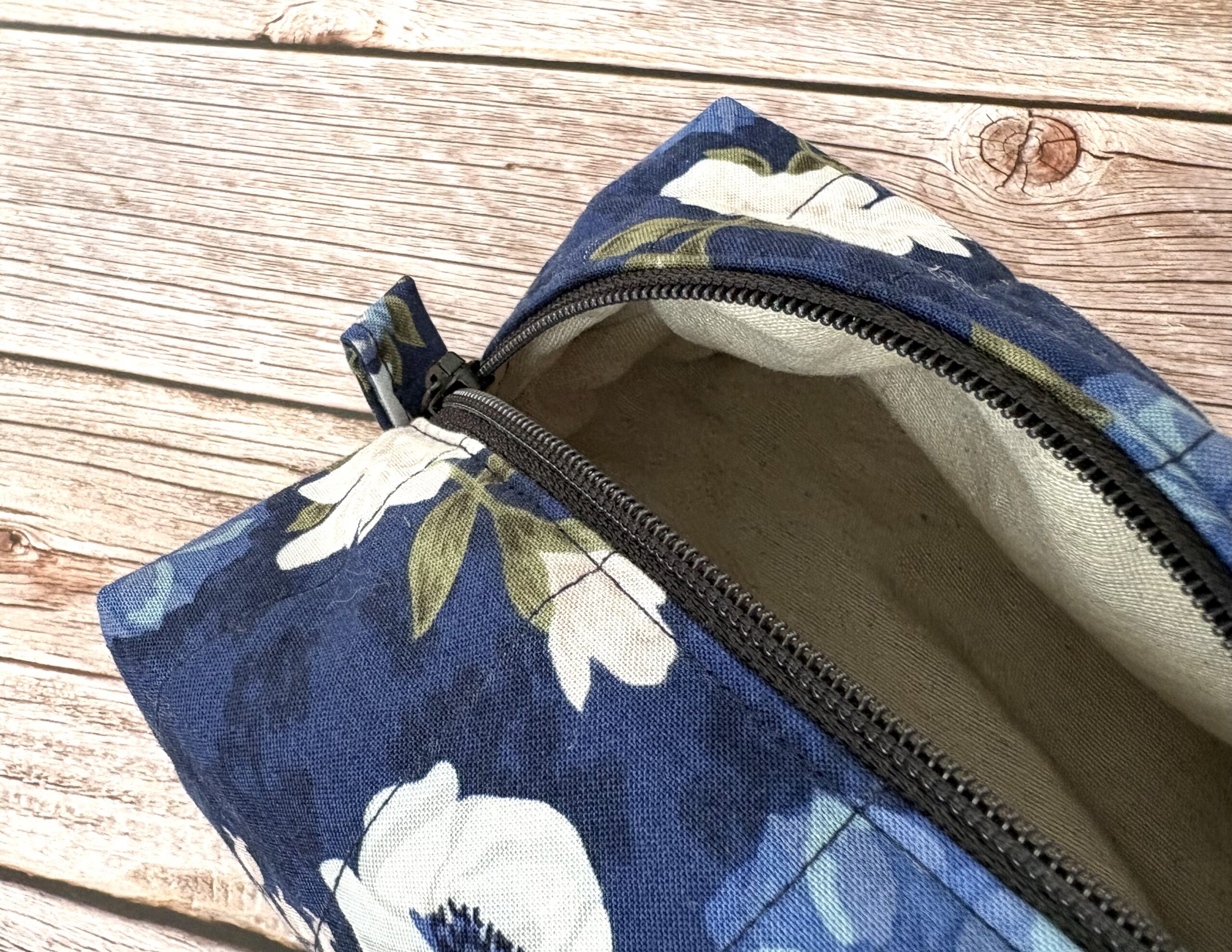 Sinine lilleline kosmeetikakott M - Image 6